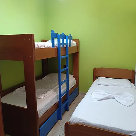 Hotel Mjeshtri *