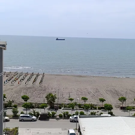 Hotel Mjeshtri *